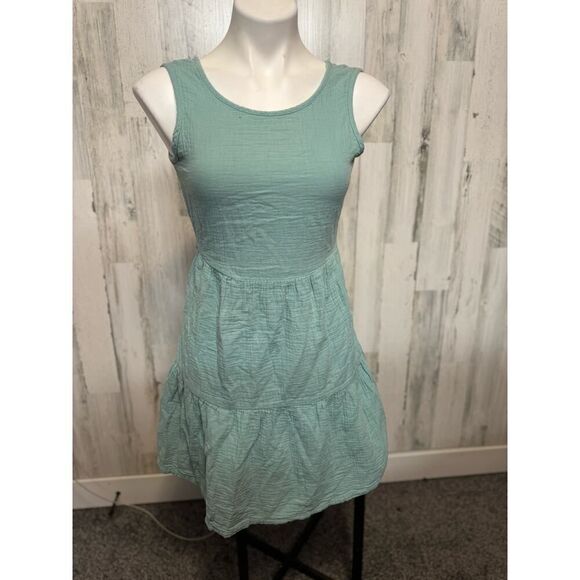 Green dress - Picture 1 of 3